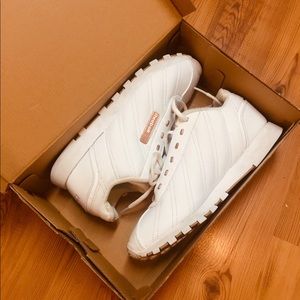 🏃🏻‍♀️🏃🏻‍♀️Reebok classic  👟 size 8🏃🏻‍♀️